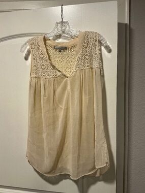 Daniel Rainn Cream Sleeveless Top